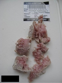 Abbildung 2: gegarte Stücke mit grauer Oberfläche, innen rosa